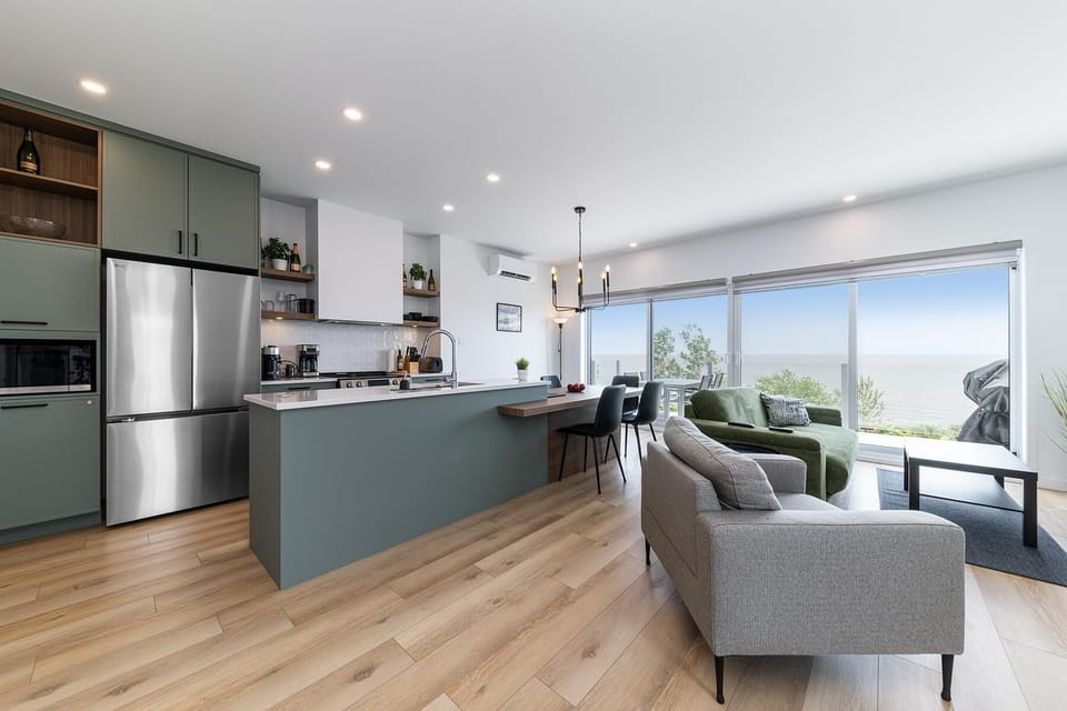 Open windows, endless views, your summer moments start here.