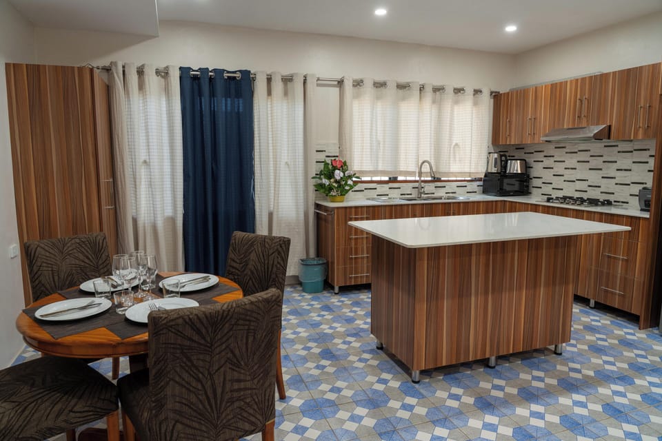 Family Villa, 2 Bedrooms, Garden View | Private kitchen | Microwave, cookware/dishes/utensils