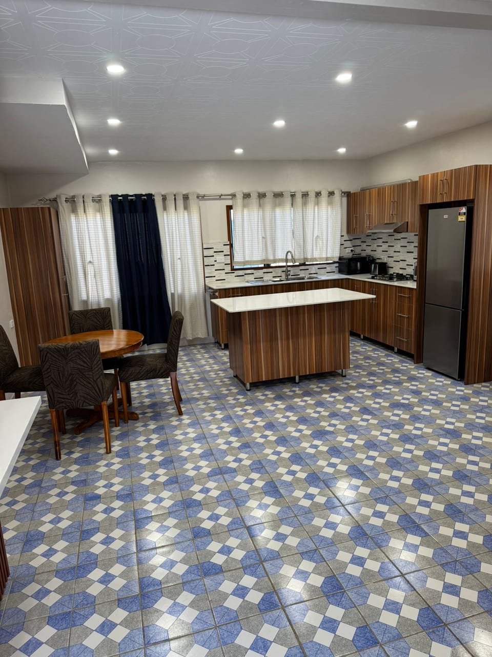 Family Villa, 2 Bedrooms, Garden View | Private kitchen | Microwave, cookware/dishes/utensils