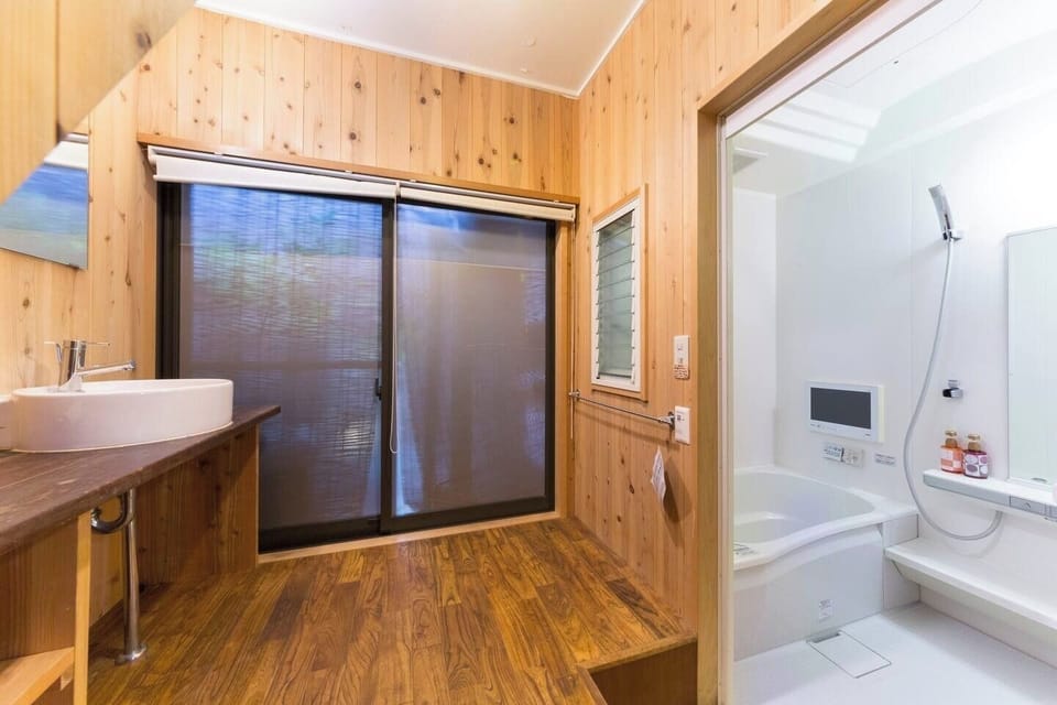 Bathroom: Private bathroom