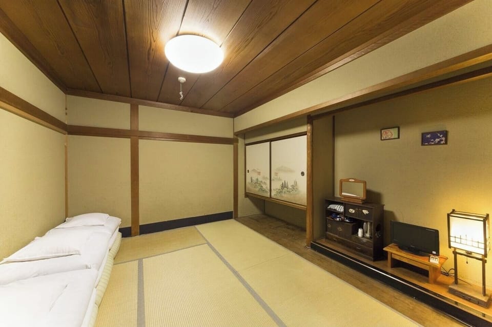 Bedroom 2 (3 person room)