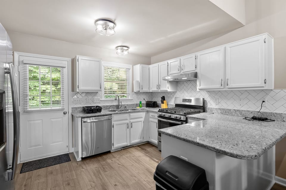 A kitchen equipped with everything you need to make a home cooked meal.