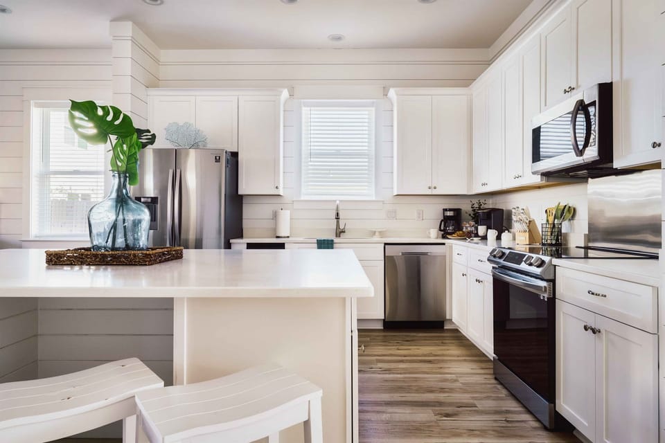 GOURMET, FULLY-STOCKED KITCHEN: Cook in style with upscale appliances, custom cabinetry, and a large ice maker all with Pool and Hot Tub Views!