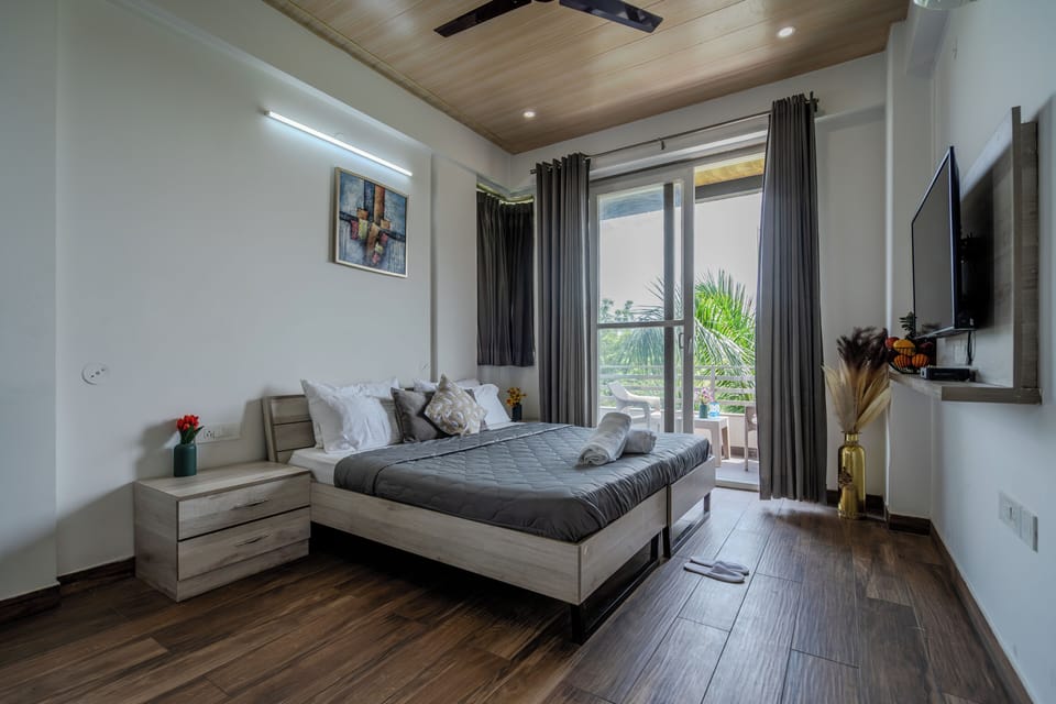 Double Room, Balcony, City View | Iron/ironing board, free WiFi, wheelchair access