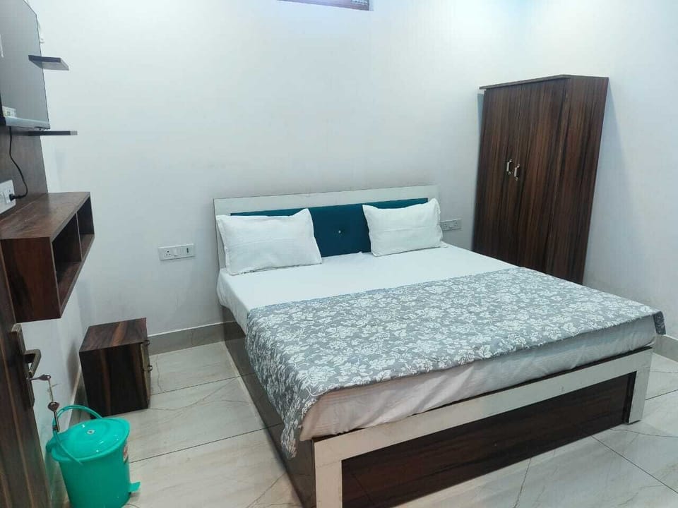 Deluxe Double or Twin Room | Desk, laptop workspace, free WiFi