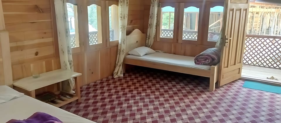 Standard Room | Desk, WiFi (free)