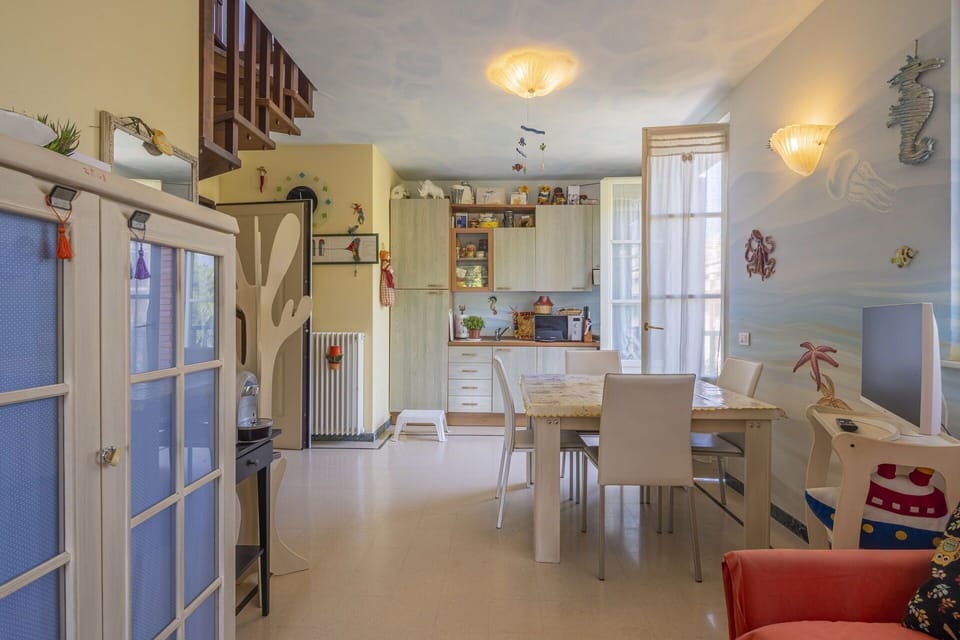 Autumn, Kitchen, Living Room, Spring, Summer