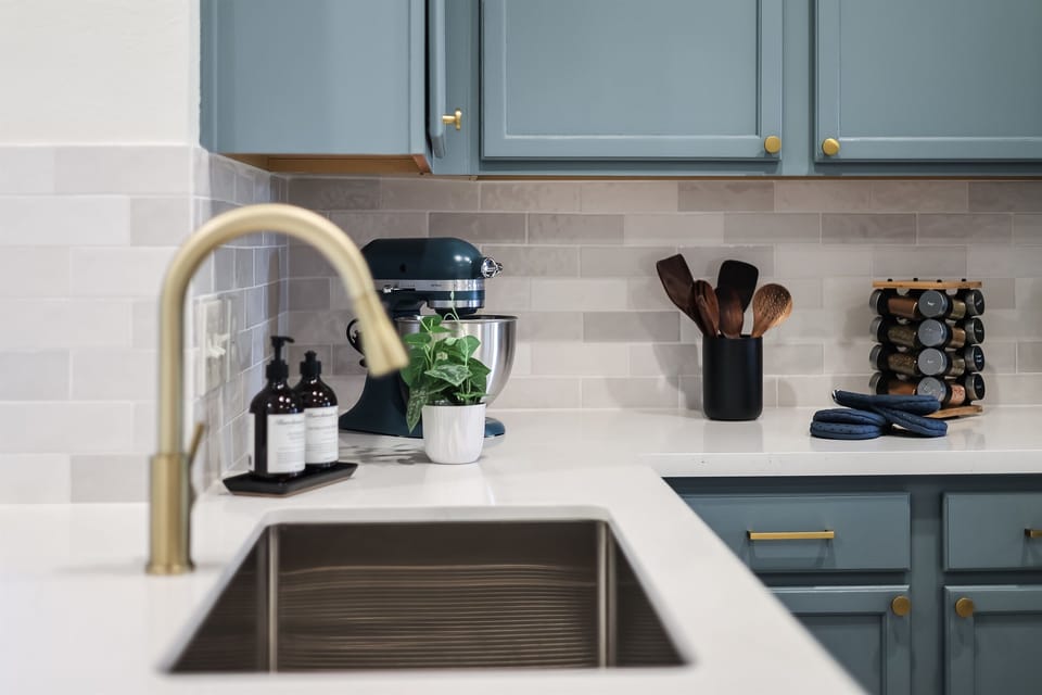 To all bakers and future bakers, our home comes stocked with a kitchen aid mixer, baking trays, oven mitts and other needed supplies. 