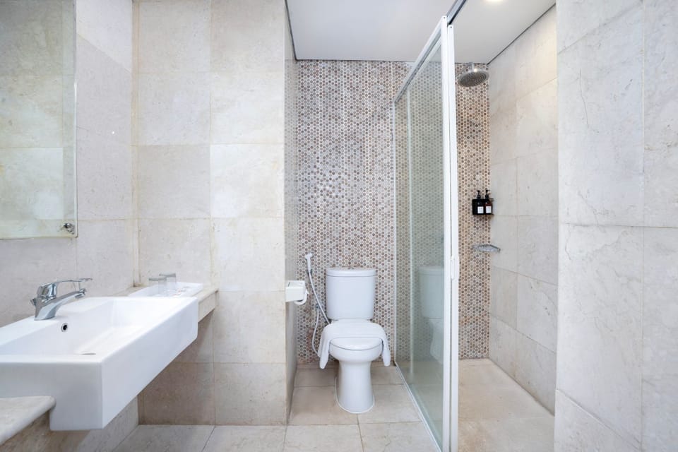 Deluxe Double or Twin Room | Bathroom | Towels