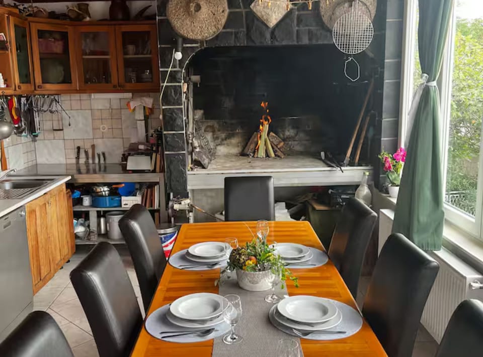 House (Two Bedroom House) | Dining room
