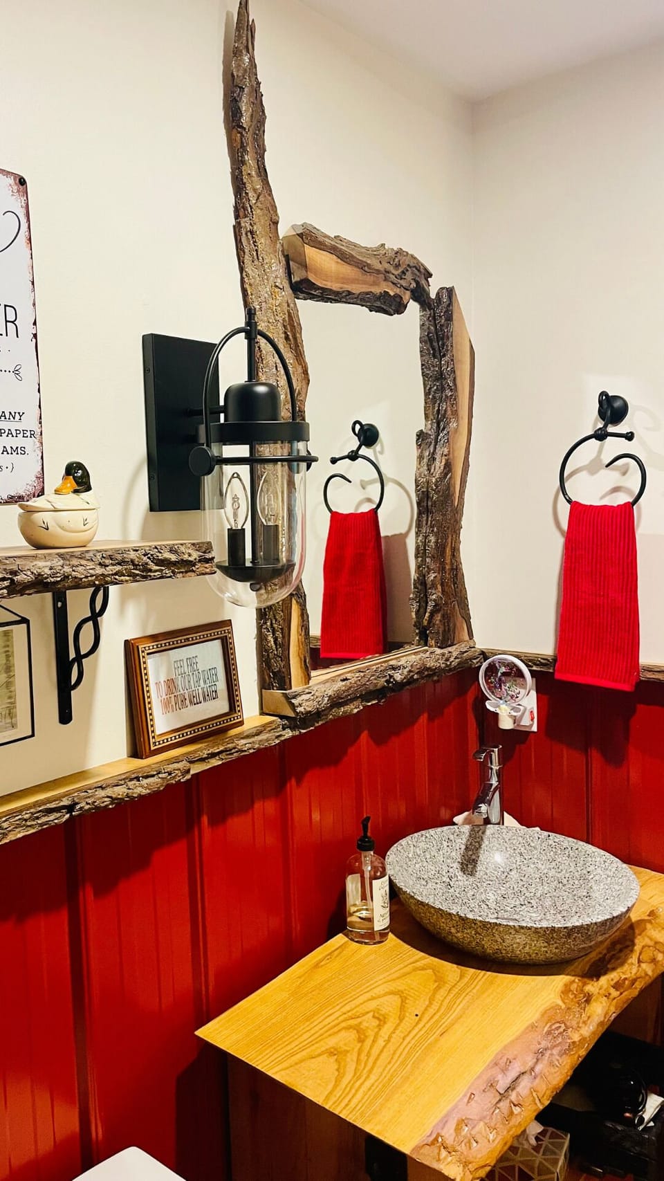 Design Room, 1 Queen Bed | Bathroom | Shower, rainfall showerhead, free toiletries, hair dryer