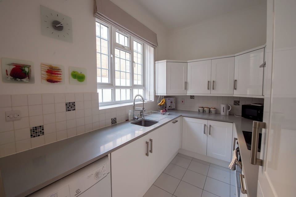 Full Kitchen with appliances, Washing Machine, Dryer, Dishwasher, FridgeFeezer