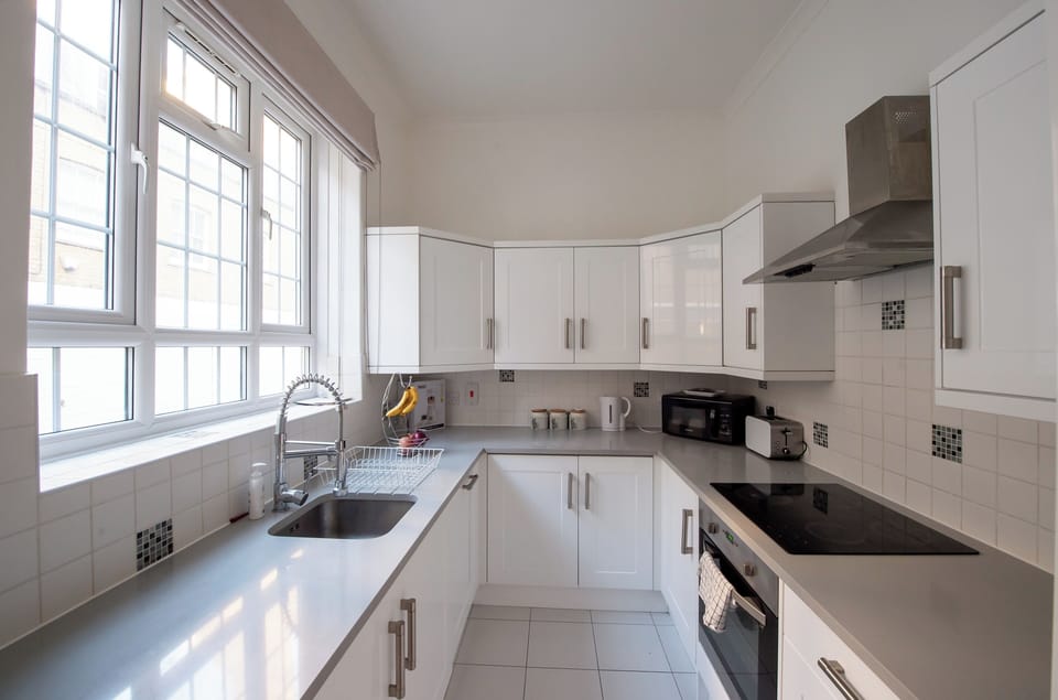 Full Kitchen with appliances, Washing Machine, Dryer, Dishwasher, FridgeFeezer