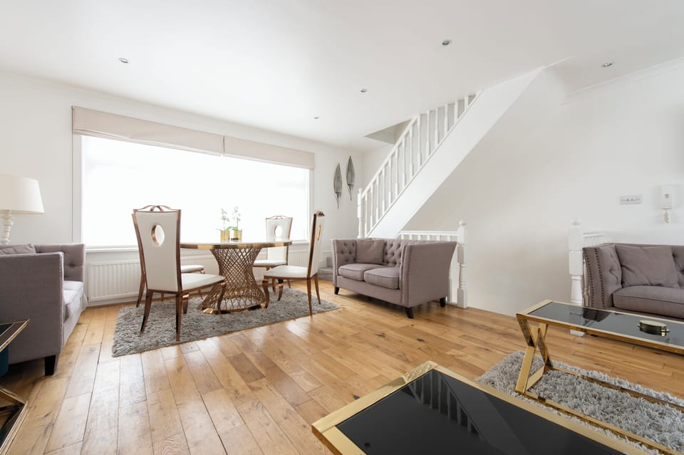 Lounge/Dinning Area