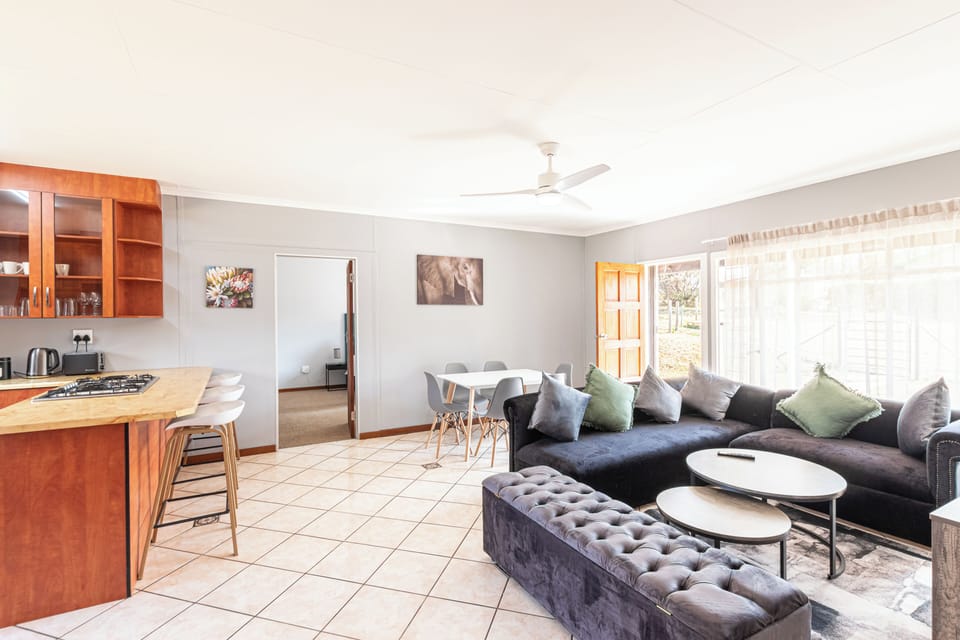 Family House, River View | Living area