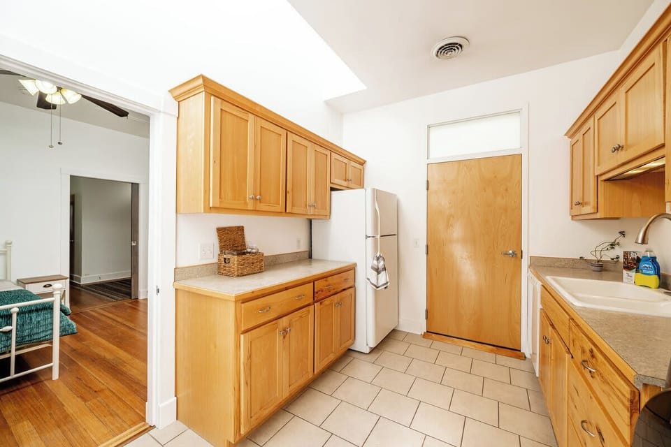 Smart kitchen setup with added convenience