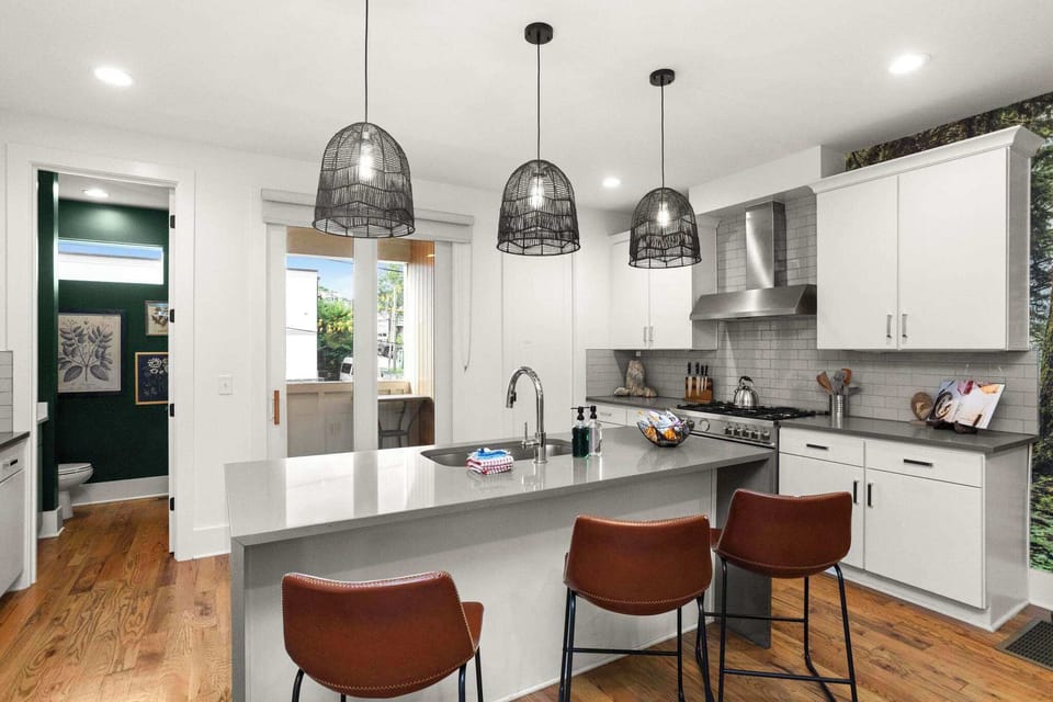 Fully Stocked, Gourmet Kitchen