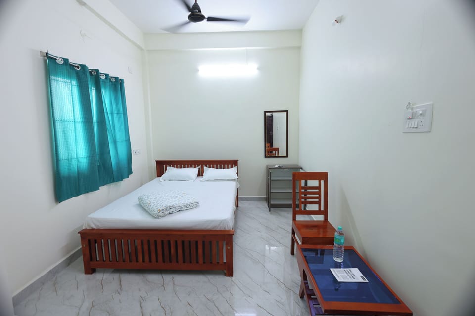Classic Double Room, Balcony, City View | Desk, free WiFi