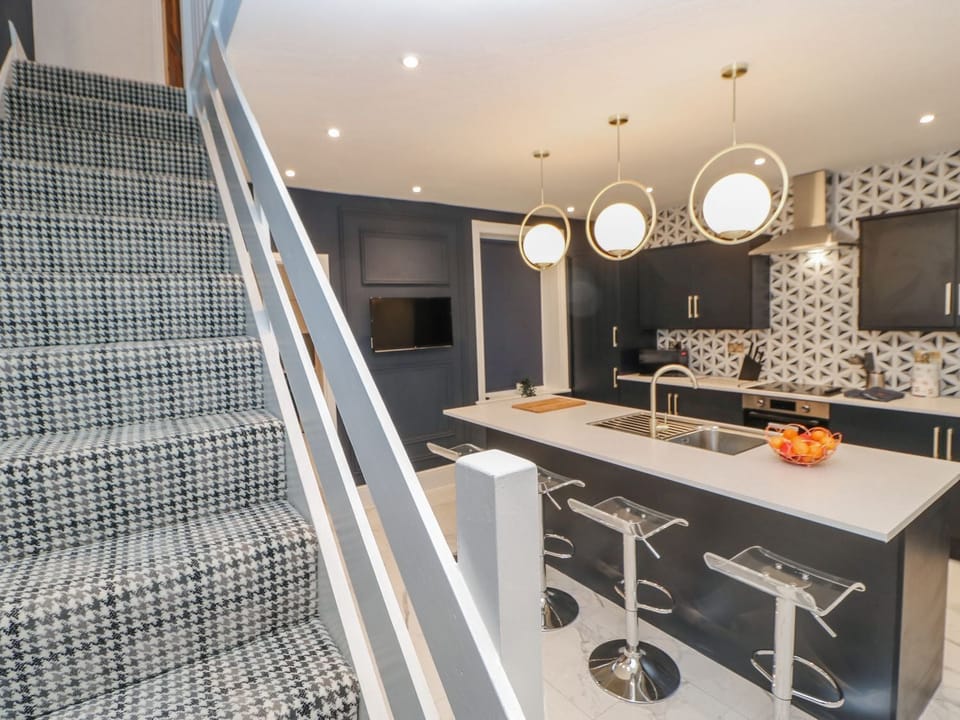 Cottage | Private kitchen | Cookware/dishes/utensils