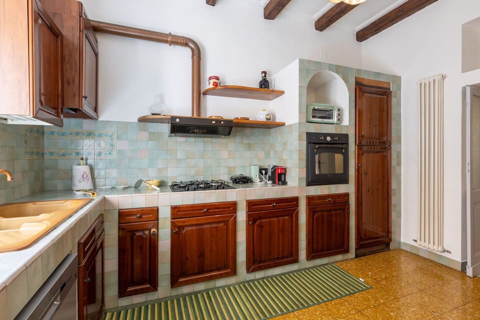 Kitchen, Countertop, Kitchen Appliance, Interior Design, Flooring, Major Appliance, Cabinetry, Wood, Kitchen Stove, Ceiling