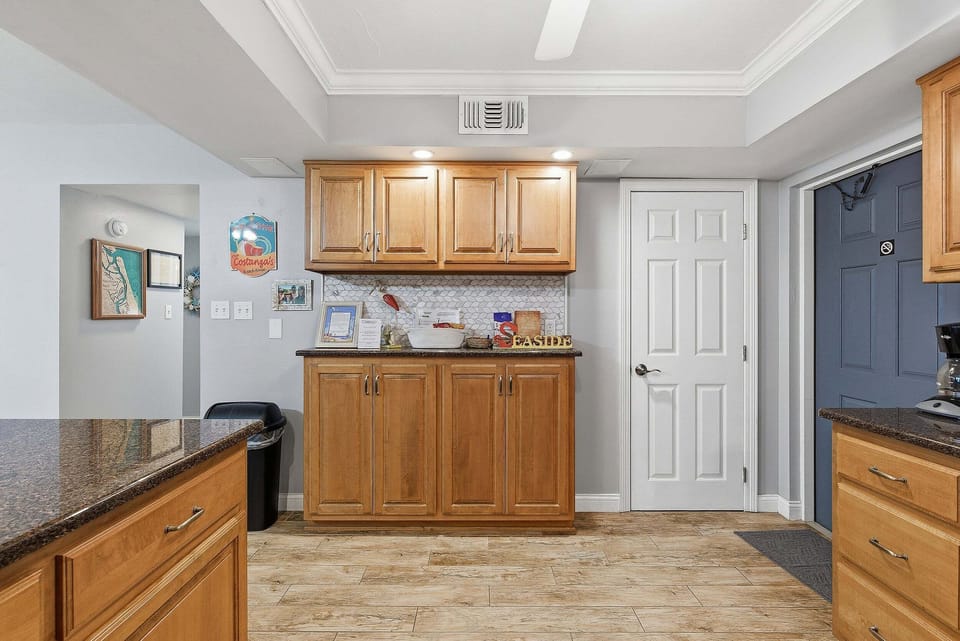 Enjoy a well-appointed beach condo kitchen featuring ample cabinetry, coastal décor, and plenty of space for vacation essentials. Perfect for relaxing beach stays and convenient seaside living near the shore.