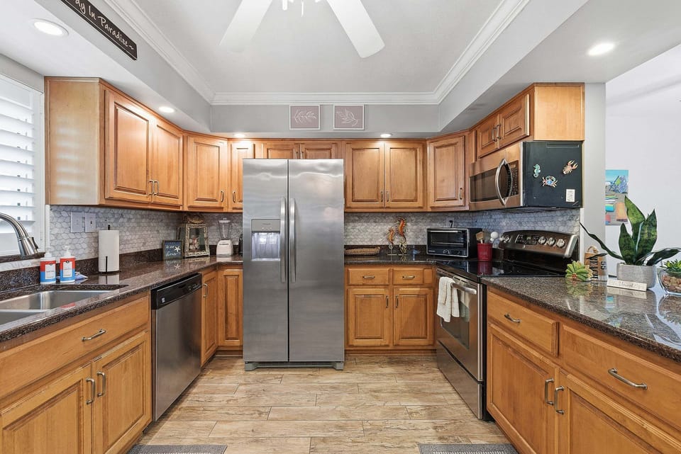 Cook with ease in this updated beach condo kitchen featuring stainless steel appliances, spacious countertops, and coastal charm. Perfect for extended beach stays, family vacations, and relaxing seaside getaways.