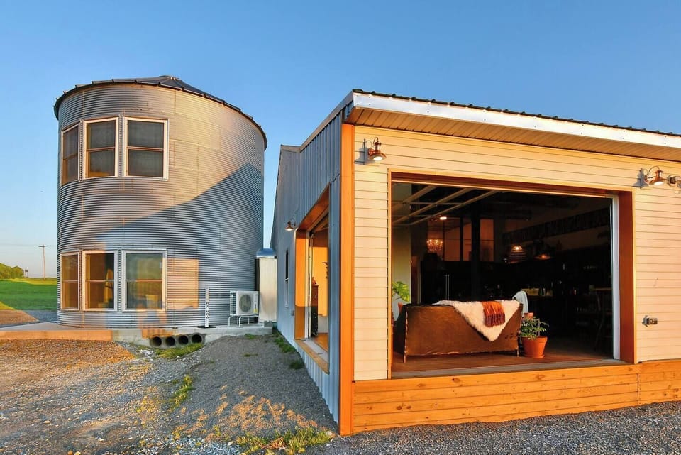 Rw How West Barn- Southview
The garage doors can go up when weather permits!
