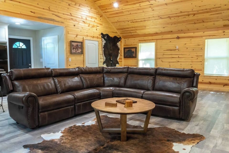Spacious living room