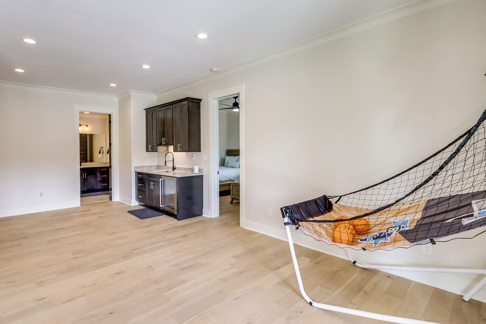 House (5 Bedrooms) | Interior