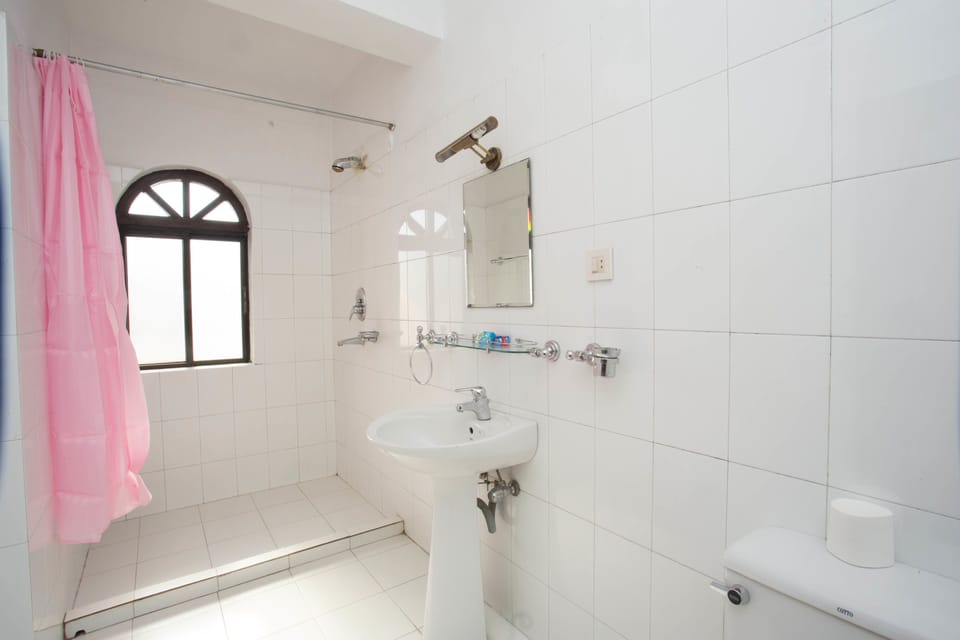 Standard Room | Bathroom | Shower, slippers, bidet, towels