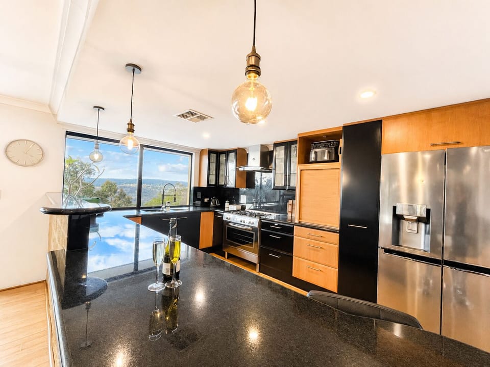 Full Kitchen 