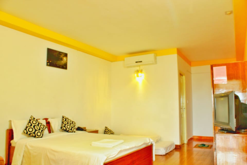 Deluxe Double or Twin Room | Desk, free WiFi, bed sheets