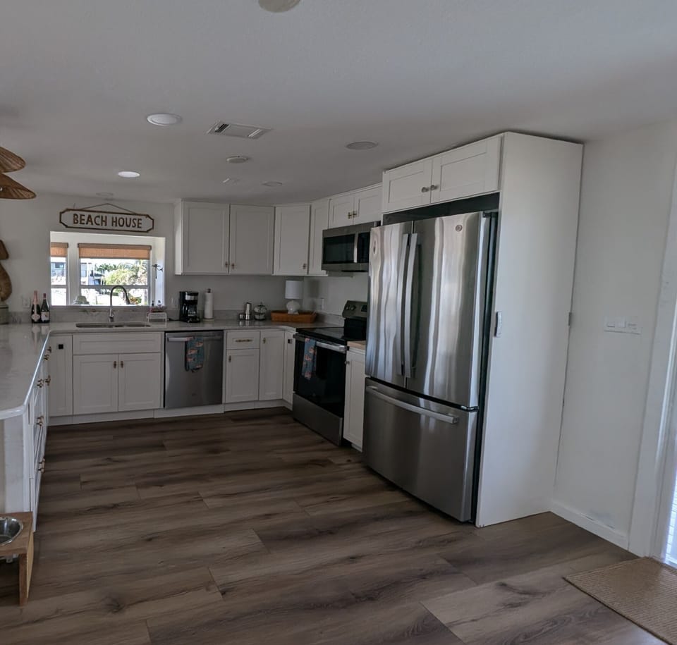Kitchen - Stainless Steel Appliances: Fridge, Stove, Oven, Microwave
