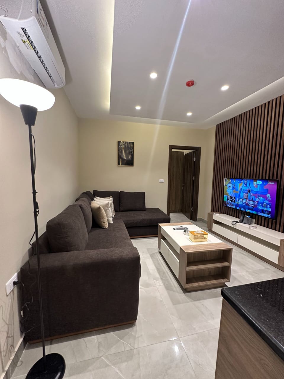 Apartment, 1 Bedroom, Accessible, Smoking | Living room