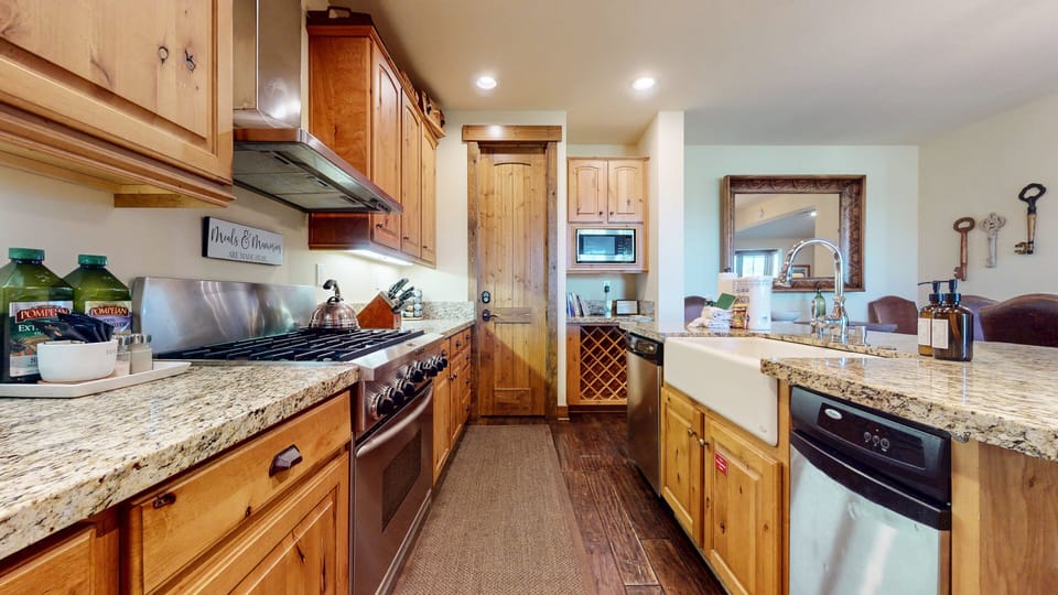 Condo, 4 Bedrooms | Private kitchen | Coffee/tea maker, fridge, oven, toaster