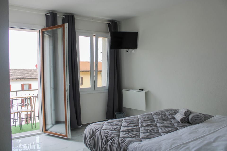 Deluxe Room | Desk, laptop workspace, free WiFi, bed sheets
