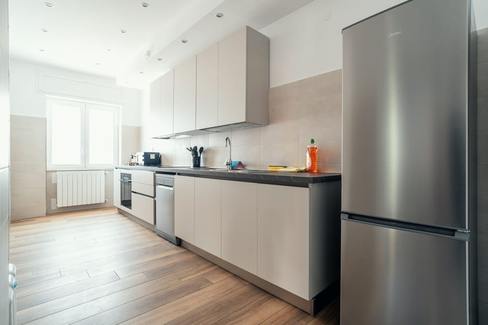 Fridge, oven, stovetop, dishwasher