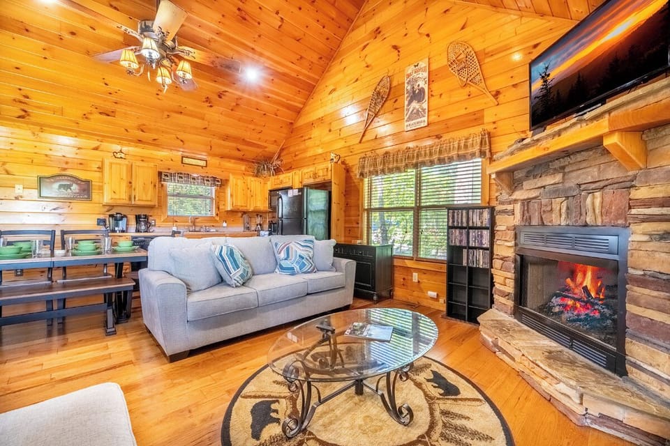 Simply Heaven in the Smokies' cozy living area
