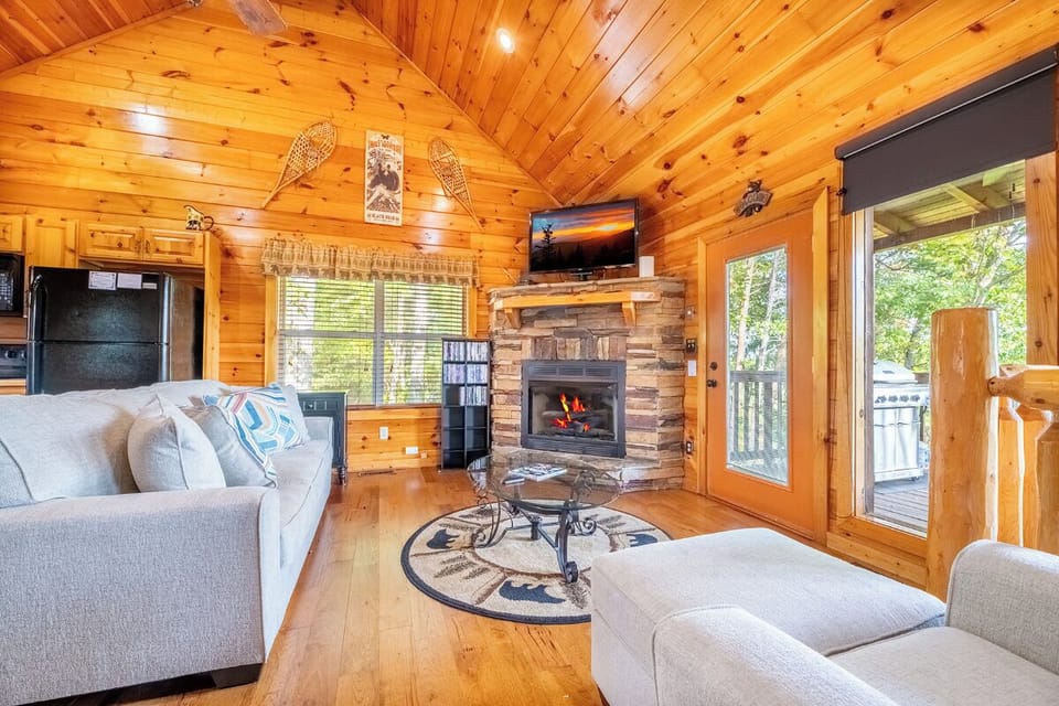 Simply Heaven in the Smokies' cozy living area