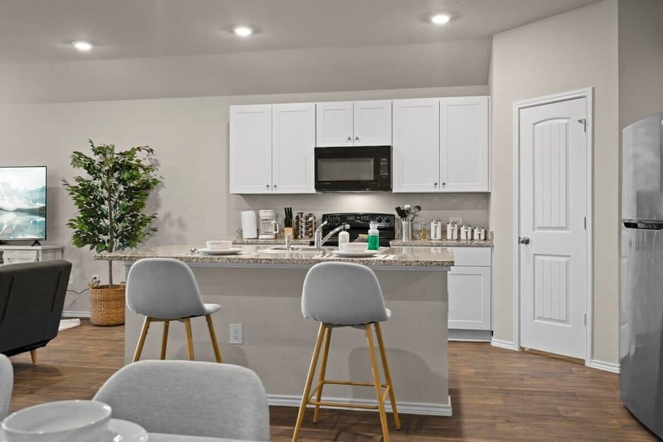 House, Lake View (4 Bedrooms) | Private kitchen | Microwave, oven, espresso maker, coffee/tea maker