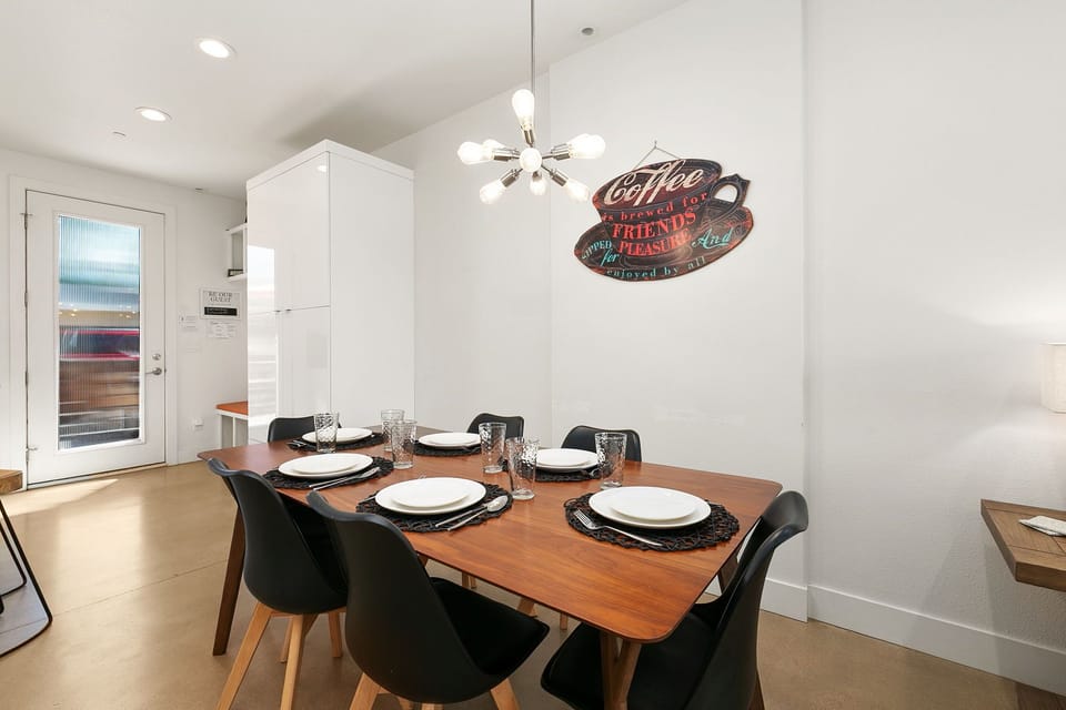 Dining Area | Comfortable seating for 6!