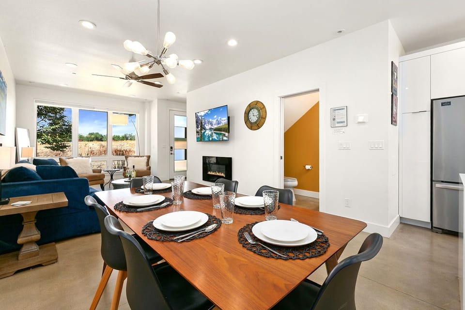 Dining Area | Comfortable seating for 6!