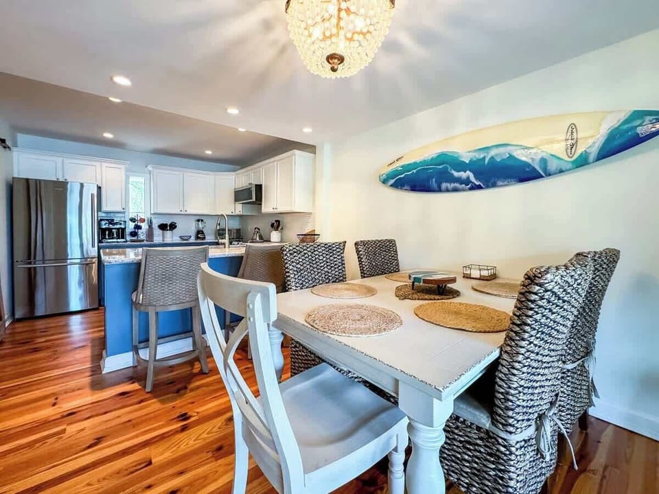 Kitchen & Dining Area