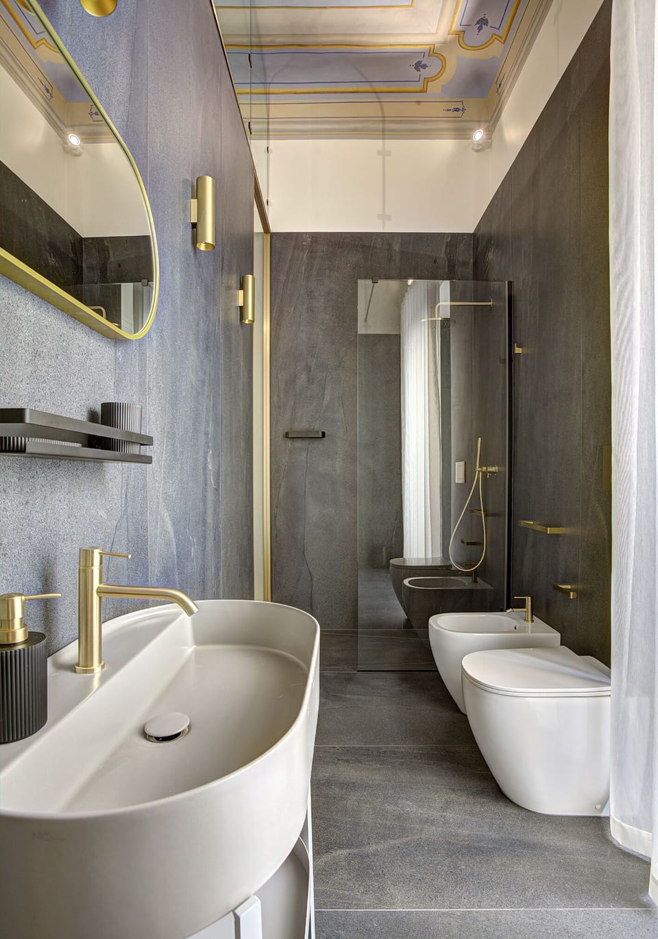 Deluxe Triple Room, Balcony, City View | Bathroom | Shower, hair dryer, bidet, towels