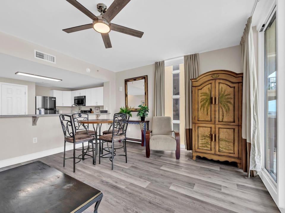 Condo, 1 King Bed (Majestic Beach Towers 1-715) | Dining