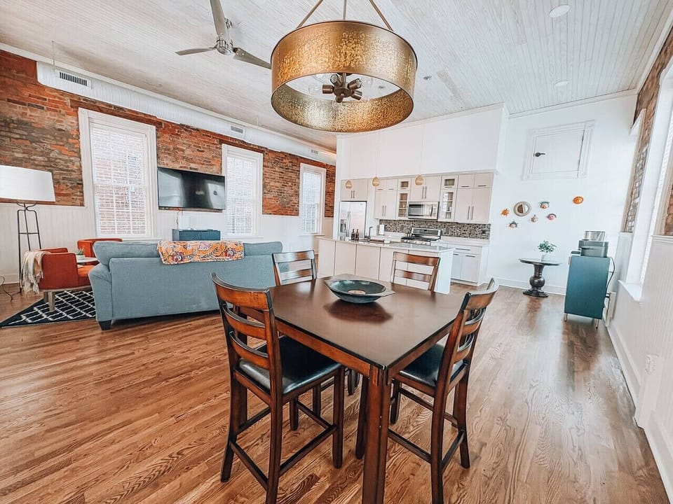 Dining area with seating for 4