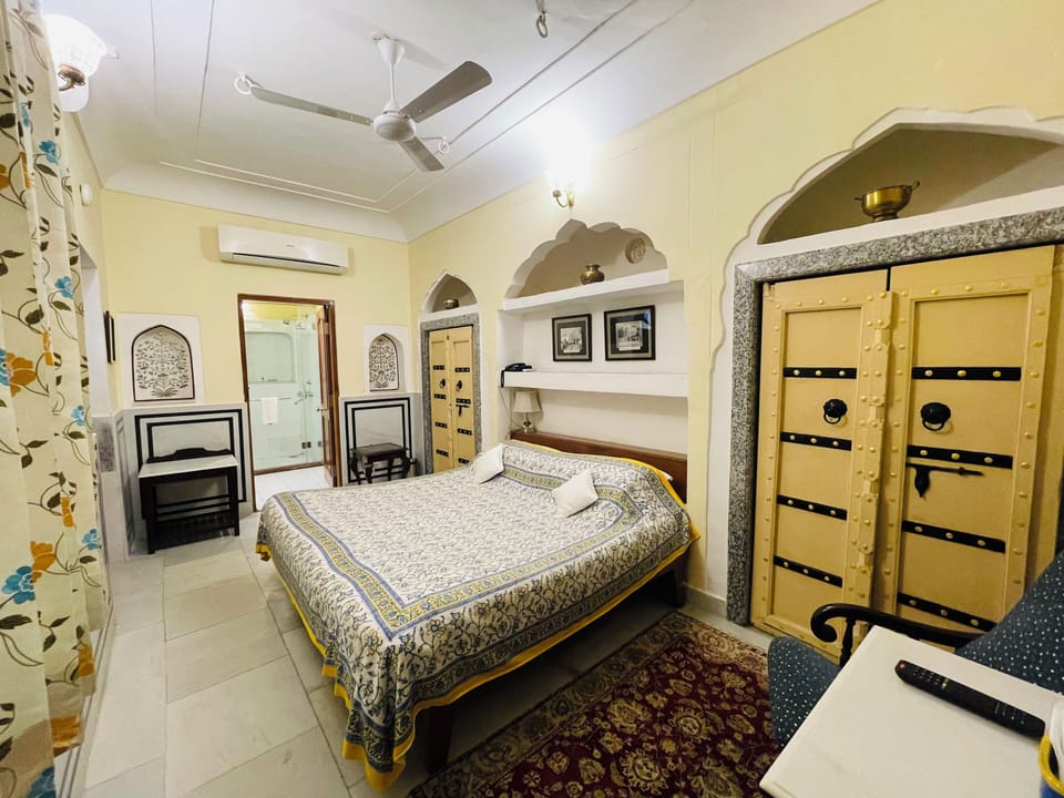 Courtyard Double Room | Iron/ironing board, free WiFi, bed sheets