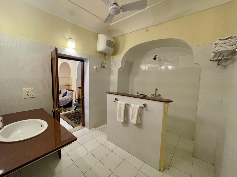 Courtyard Double Room | Bathroom