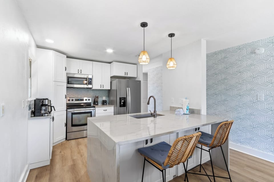 Family Condo, 2 Bedrooms, Non Smoking, Garden View | Private kitchen | Fridge, microwave, oven, stovetop