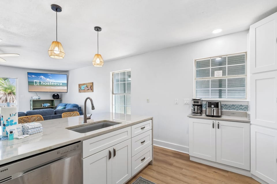 Family Condo, 2 Bedrooms, Non Smoking, Garden View | Private kitchen | Fridge, microwave, oven, stovetop